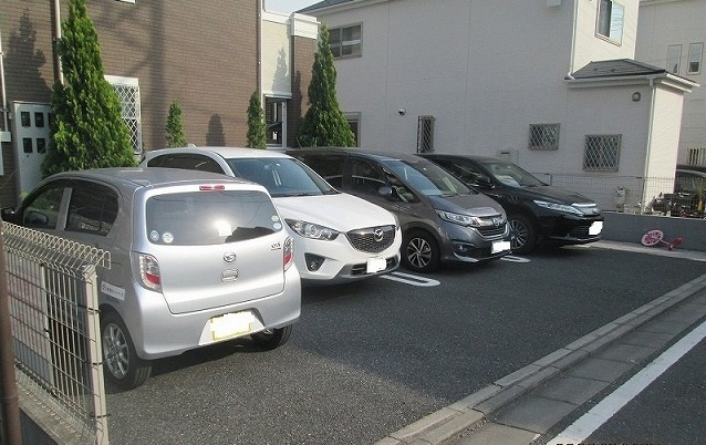 ロータスの駐車場