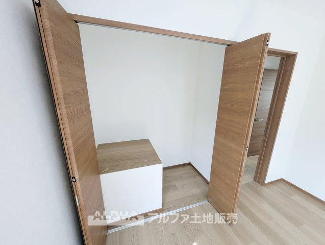 東大和市芋窪４丁目の中古一戸建の収納|【Storage】
◆収納◆各所に収納スペースを設けた間取り。衣類や生活用品を整理しやすく、居住スペースをすっきり使うのに役立ちます。