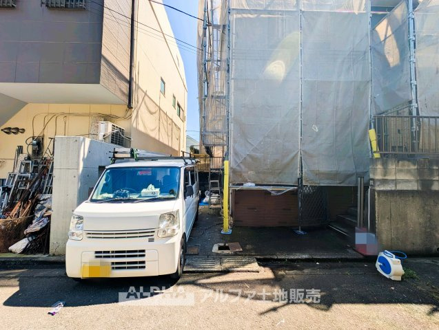 東大和市芋窪４丁目の中古一戸建の外観|【Morning Light】◆朝の光から始まる暮らし◆
やわらかな光が差し込む住まい。ここで迎える朝が、慌ただしい日常に少しの余裕と穏やかな時間を届けてくれる。
