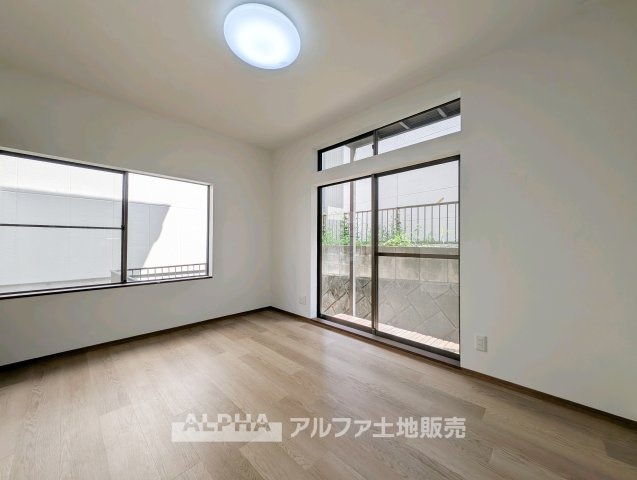 東大和市芋窪４丁目の中古一戸建の居間・リビング|【Bright Living】
◆LDK◆約13.5帖のLDKは、家族が自然と集まる住まいの中心。ダイニングとリビングをバランスよく配置しやすい空間です。
