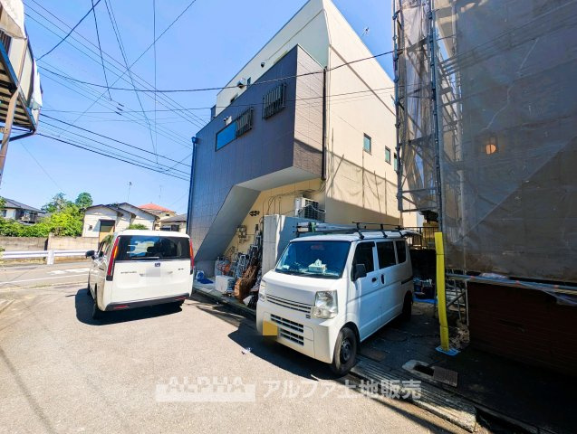 東大和市芋窪４丁目の中古一戸建の前面道路含む現地写真|【clear the mind】◆暮らしが整う空間◆
ゆとりのある住空間と、どこか安心感のある佇まい。