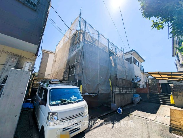 東大和市芋窪４丁目の中古一戸建の前面道路含む現地写真|【full space】
◆気軽に人を招ける◆ゆったりとした住空間に手のぬくもりを感じれるような温かい住まい。