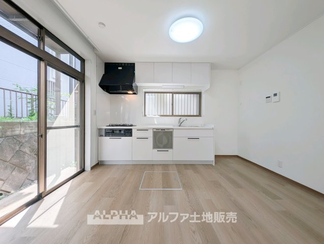 東大和市芋窪４丁目の中古一戸建の居間・リビング|【Comfort Space】
◆LDK◆約13.5帖の広さを確保したLDK。食事やくつろぎなど、家族それぞれの時間を一つの空間で楽しめます。