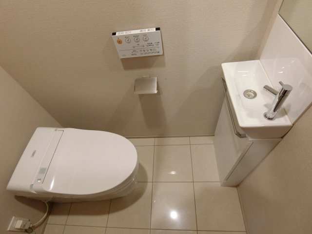 オープンレジデンシア用賀のトイレ|ゆったりとした空間のトイレです
