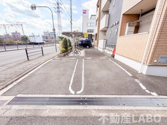 フェリチェートの駐車場