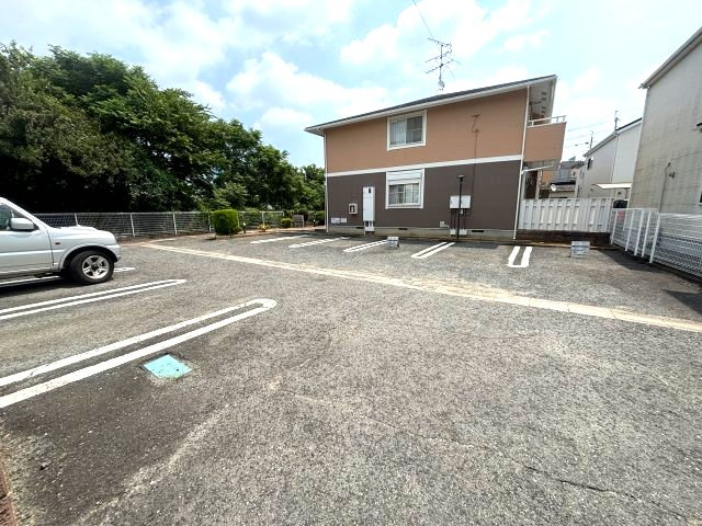 シャン・ド・フルールの駐車場