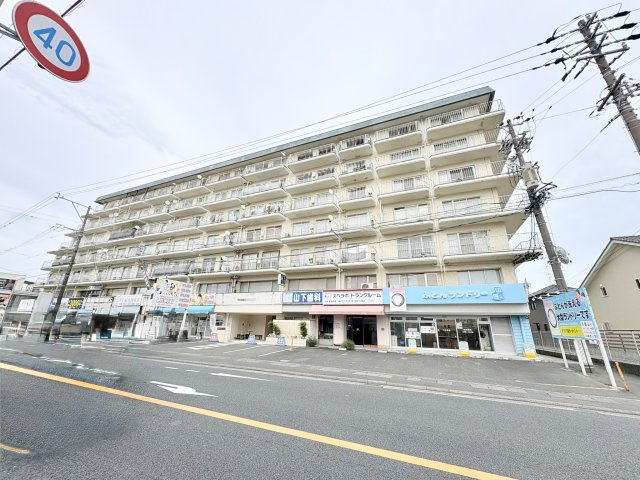 チサンマンション浜松和地山　中央区和地山一丁目の外観|バス停も目の前で通勤にも便利です。