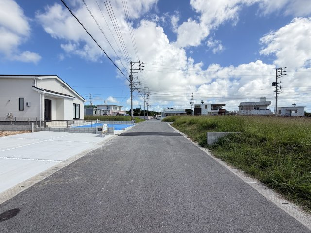 読谷村大木（全2棟）A号棟の前面道路含む現地写真|※南側公道6.1m♪