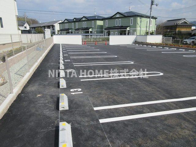 フェルネス　Ⅱの駐車場|敷地内に駐車場を完備しています☆