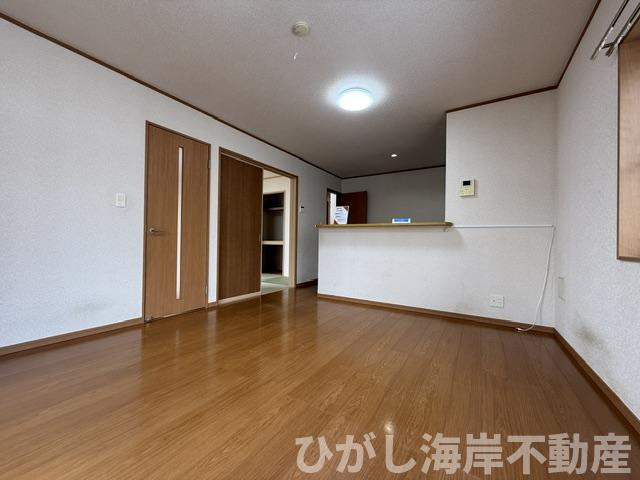 中郡大磯町国府本郷　中古戸建の居間・リビング|14帖　LDK
