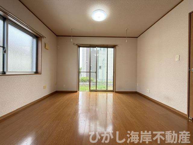 中郡大磯町国府本郷　中古戸建の居間・リビング|14帖　LDK