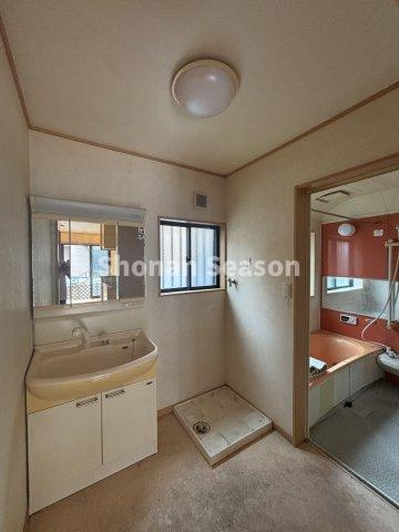 【独立洗面台】 | キレイな水廻りのお住まいです。ぜひ細部までご内見下さい♪