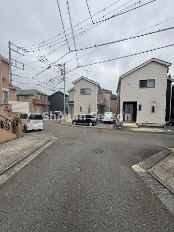 【前面道路含む現地写真】 | 陽当たり・眺望の良さはもちろん、災害リスクが抑えられる高台立地◎　
老後まで健康的に暮らせますよ♪