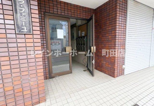 ヴィラファミーユ※初期費用分割あと払いサービス利用可能物件のエントランス