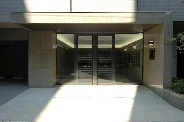 ルーブル森下弐番館のエントランス