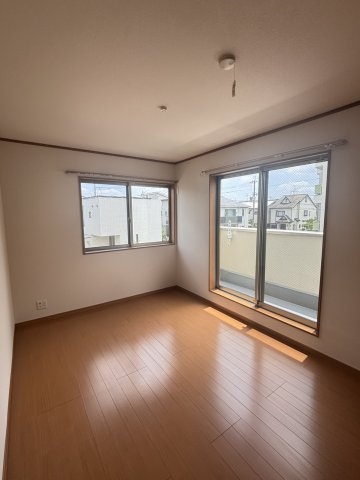 西五百住町13-8　貸家の洋室