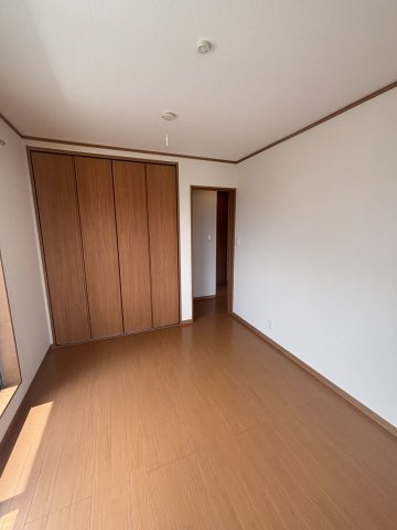 西五百住町13-8　貸家の洋室