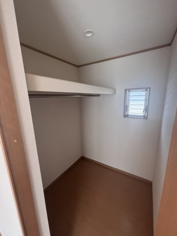 西五百住町13-8　貸家の収納