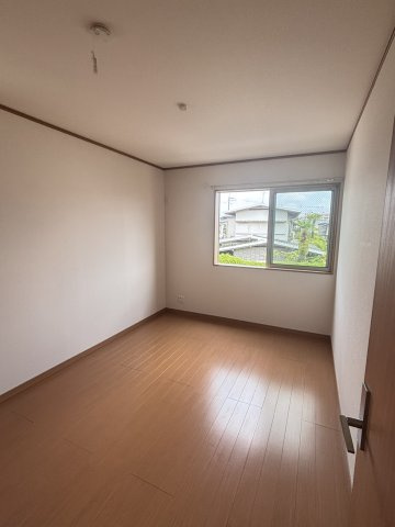 西五百住町13-8　貸家の洋室
