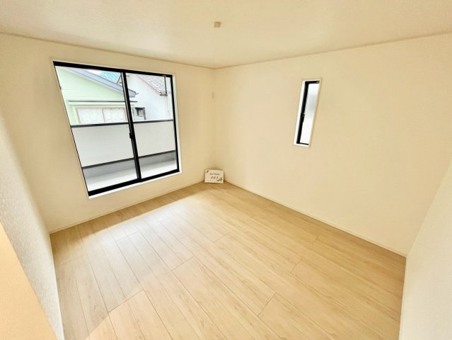 【仲介手数料無料】富士見市水谷東第11―新築分譲住宅―限定１棟―の居間・リビング|建築中の様子です。