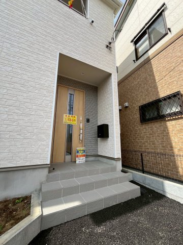 【仲介手数料無料】富士見市水谷東第11―新築分譲住宅―限定１棟―の外観：施工例|（施工例）玄関
玄関で始まる新しい一日。心地よい空間が、毎日の生活に潤いを与えます。
収納も充実で、靴好きな方やコートを部屋に持ち込みたくない方におおすすめです！