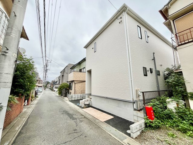 【仲介手数料無料】富士見市水谷東第11―新築分譲住宅―限定１棟―の前面道路含む現地写真|時を忘れる場所家族みんなが集い、楽しい会話と美味しいごはん。何気のない家族団らんの時間がついつい長く夜更かししてしまう。そんな束の間の幸せを感じさせてくれる場所でありたい。
