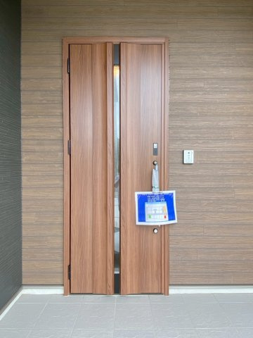 タマタウン大津町杉水／１号棟の玄関