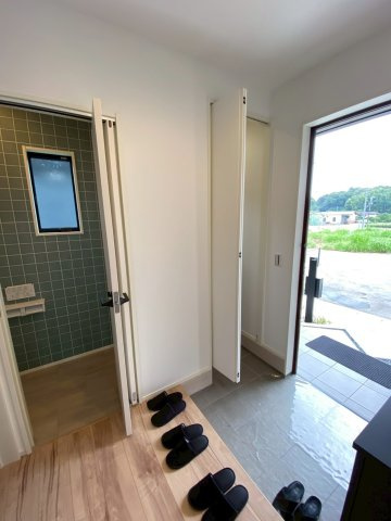 タマタウン大津町杉水／１号棟の玄関