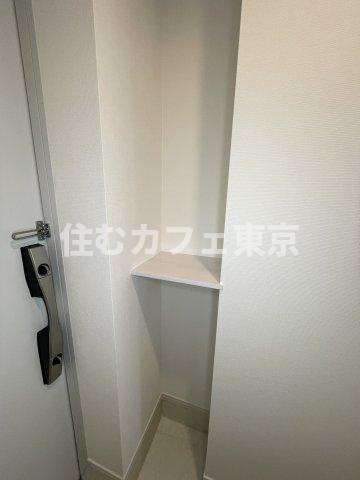 リブリ・国立イチョウテラスの玄関
