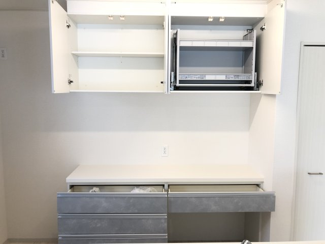 アイタウン前橋市朝日が丘町　新築戸建ての収納|【イメージ画像】キッチンにはカップボード付き！