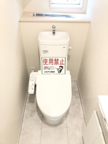 アイタウン前橋市朝日が丘町　新築戸建てのトイレ|【イメージ画像】2階トイレです。清潔感のある白を基調としています。！