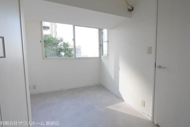 ウィンコート神楽坂の内装|明るいお部屋です