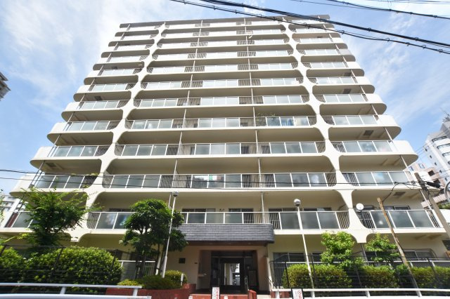 日商岩井中津マンションの外観|地下鉄御堂筋線「中津」駅徒歩7分、地下鉄谷町線「中崎町」徒歩12分の便利な立地の物件です。
