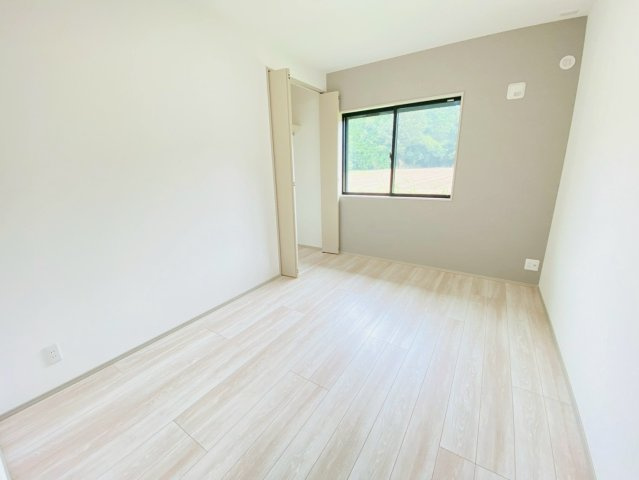 タマタウン大津町杉水／２号棟の洋室