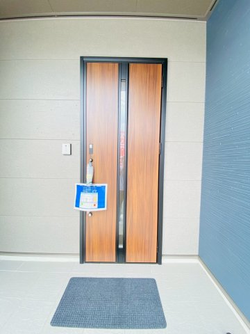 タマタウン大津町杉水／２号棟の玄関