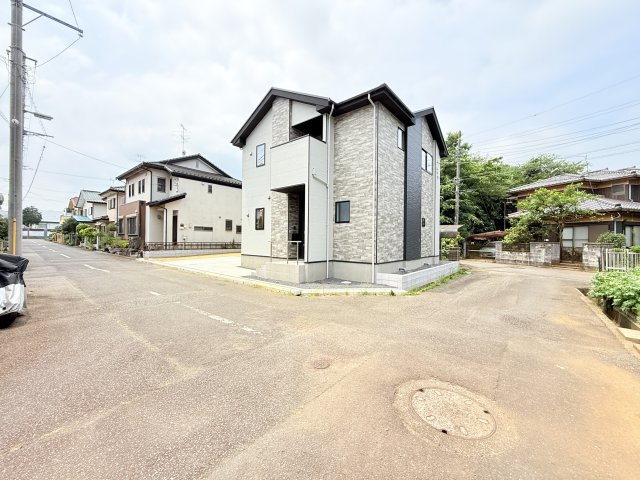 つくば市高見原9期　新築戸建て　1号棟の前面道路含む現地写真|実際に現地で周辺環境や街並み、近隣のスーパーや通学路の安全性、病院、公園・・・など生活のイメージをご確認ください！