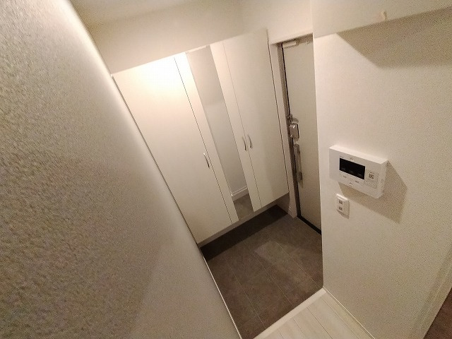 神戸市須磨区高倉町１丁目のアパートの玄関