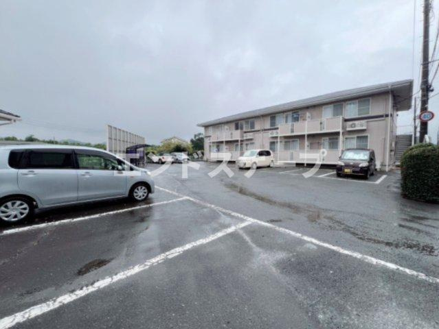 ステラコートの駐車場|高崎、前橋のお部屋探しはエンドスケープまで！お客様の理想お聞かせ下さい♪