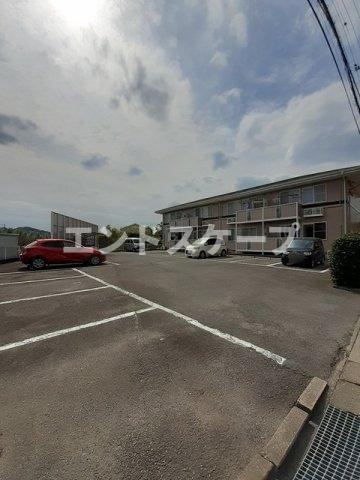 ステラコートの駐車場|高崎、前橋のお部屋探しはエンドスケープまで！お客様の理想お聞かせ下さい♪