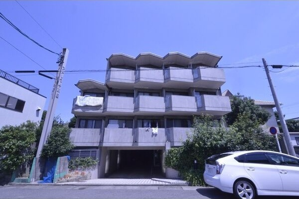 アトリウム前田の駐車場