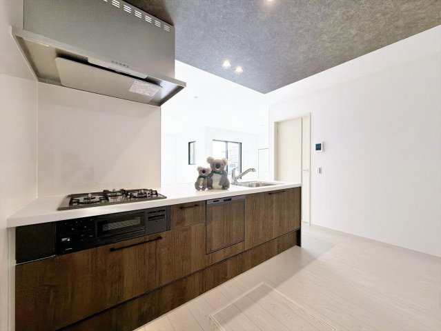【居間・リビング】 | 高崎市棟高町　新築住宅 | 窓を開けるとスッーと爽やかな風を感じるリビング。家族の笑顔が集まる幸せな空間。