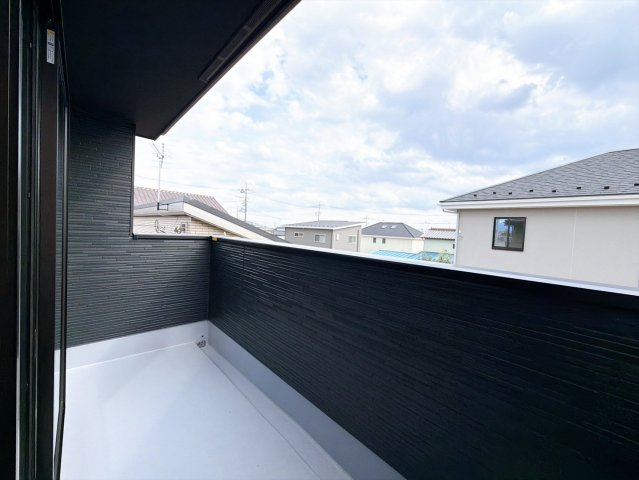 【バルコニー】 | 高崎市棟高町　新築住宅 | お日さまがほほえむバルコニー。気持ち良い風と青く広がる空。思わず深呼吸したくなる。