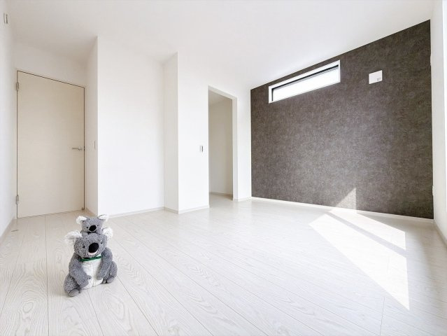 【間取り】 | 高崎市棟高町　新築住宅 | 21.5帖の広々としたLDKにはスタディカウンターを備え、家族の気配を感じながら作業が可能。全居室収納に加え、SICやWICなど収納が充実しており、居室も広々使える快適な間取りです