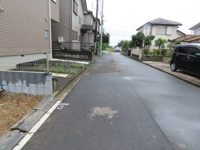 坂戸市鶴舞新築戸建の前面道路含む現地写真