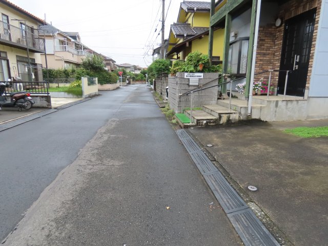 坂戸市鶴舞新築戸建の前面道路含む現地写真
