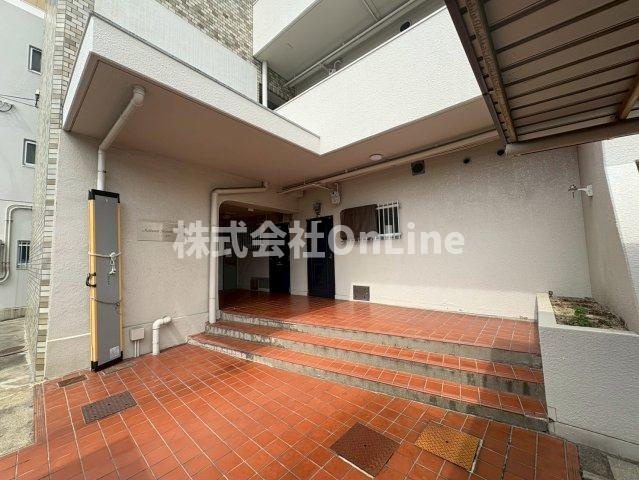 シャトー新町のエントランス