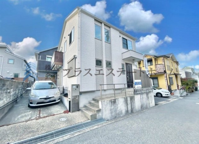 【外観】 | 垂水区星陵台 戸建 | 北東の角地♪カースペースも2台あります♪平成24年築で丁寧に使用されています♪