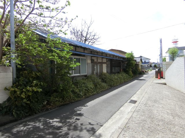 売地　前橋市若宮町の前面道路含む現地写真