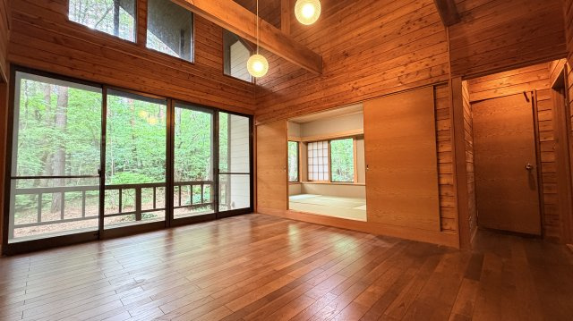 浅間ハイランドパーク  和室で寛ぐコンパクトサイズの戸建の居間・リビング