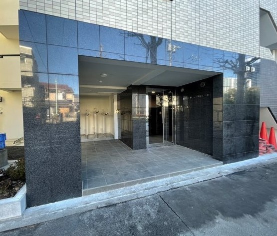 八王子市子安町１丁目の賃貸マンションのエントランス